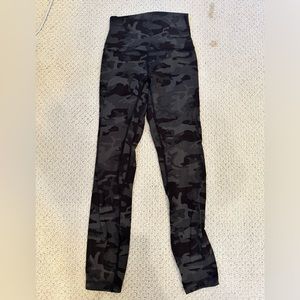 Lulu Lemon green camo leggings size 2 - gently worn